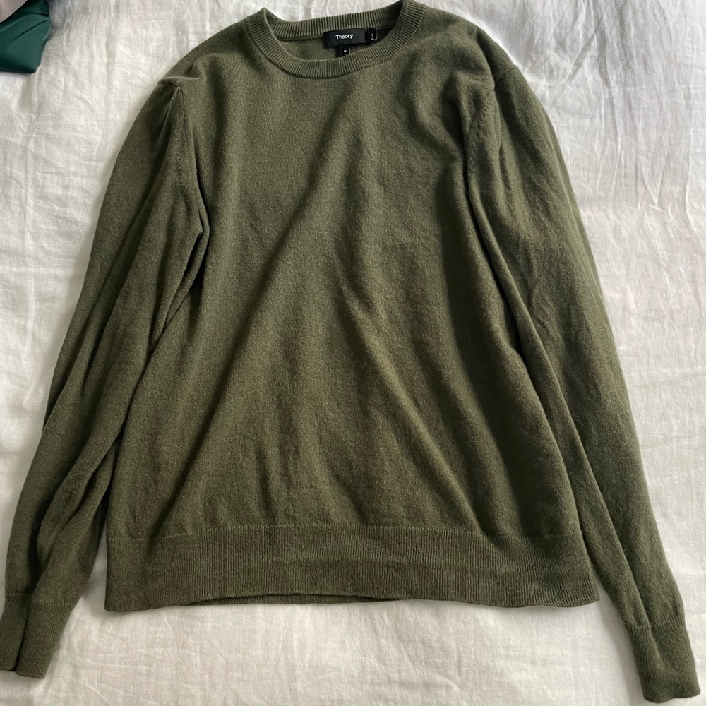 Theory Hilles Cashmere Sweater